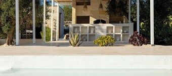 Design-led masseria with infinity pool: vineyards, olives, beaches & Puglia