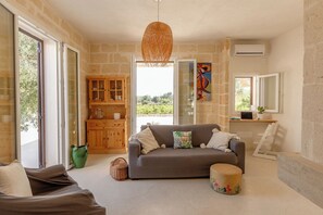 Televisie en een open haard