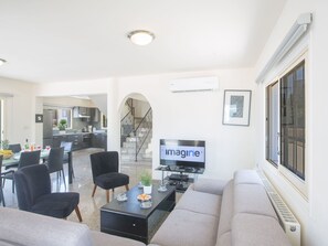 TV, DVD player - Wunderschöne Villa mit privatem Pool und großem Garten by Interhome (Protaras)