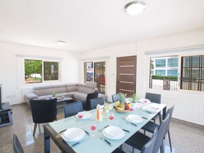 Dining - Wunderschöne Villa mit privatem Pool und großem Garten by Interhome (Protaras)