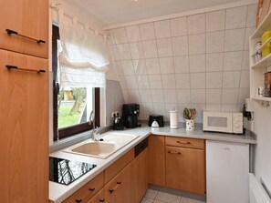 Fridge, microwave, dishwasher, cookware/dishes/utensils - Carolin by Interhome (Baabe)