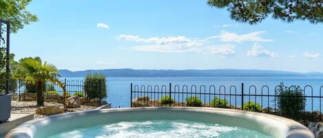 Baignoire à remous extérieure