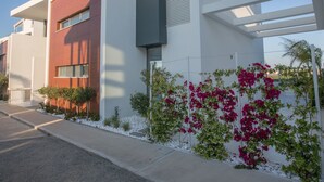 A modern building with a mix of red and white exterior walls, a flat roof, and a white balcony. - Neue, moderne 3-Schlafzimmer-Villa mit privatem Pool by Interhome (Paralimni)