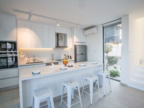 Fridge, microwave, oven, dishwasher