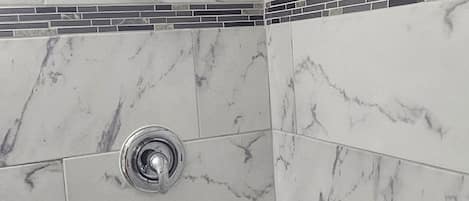 Single Room, Non Smoking | Bathroom | Shower, towels, soap, toilet paper