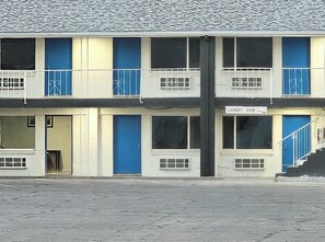 Exterior detail - Colonia Motor Hotel (El Paso)