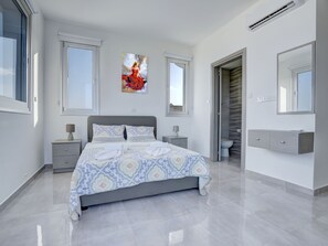 Internet - Private Villa mit 4 Schlafzimmern, Pool und Meerblick by Interhome (Protaras)