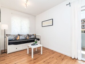 A modern living room with a sofa, a coffee table, and a framed picture on the wall. - Superior-Apartment mit einem Schlafzimmer in Str by Interhome (Trogir/Okrug Donji)