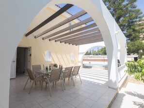 Outdoor dining - Ferienvilla "Holiday Villa" mit privatem Pool by Interhome (Paralimni)