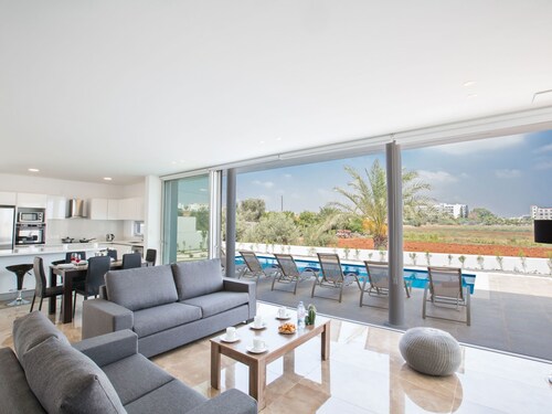 Neue 3-Schlafzimmer-Villa mit Pool in Protaras by Interhome
