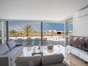 TV - Neue 3-Schlafzimmer-Villa mit Pool in Protaras by Interhome (Paralimni)