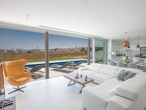 TV - Haus in Pernera mit Bi-Fold Patio by Interhome (Agios Georgios Pegeias)