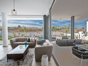 Outdoor dining - 3-Schlafzimmer-Villa mit privatem Pool im Zentrum by Interhome (Protaras)