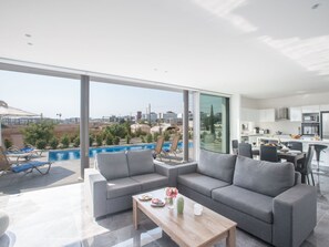 TV - 3-Schlafzimmer-Villa mit Pool in Protaras Zentrum by Interhome (Paralimni)