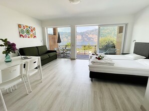 Internet - Studio mit Seeblick, BBQ und Gemeinschaftspool by Interhome (Malcesine)