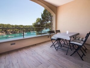 Terrace - Aurea 5 Modernes Apartment direkt am Meer by Interhome (Primošten)