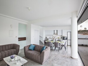 TV, fireplace - 2-Schlafzimmer-Villa mit Pool, Dachgarten, Meerblick by Interhome (Protaras)