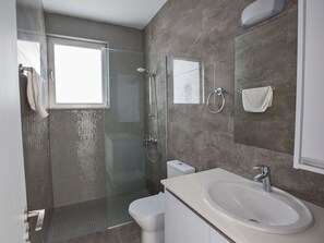 Towels - 2-Schlafzimmer-Villa mit Pool, Dachgarten, Meerblick by Interhome (Protaras)