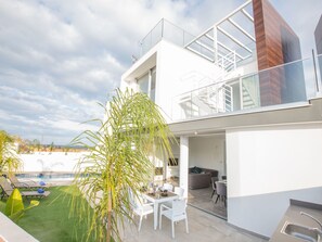 Outdoor dining - 2-Schlafzimmer-Villa mit Pool, Dachgarten, Meerblick by Interhome (Protaras)