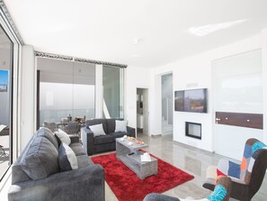 TV, fireplace - Atemberaubende Villa Olivine mit Meerblick by Interhome (Protaras)