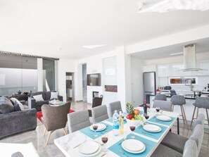 Dining - Atemberaubende Villa Olivine mit Meerblick by Interhome (Protaras)