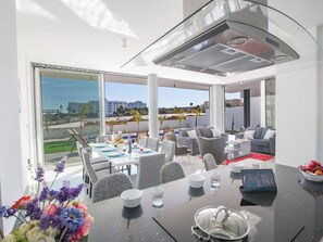 Dining - Atemberaubende Villa Olivine mit Meerblick by Interhome (Protaras)