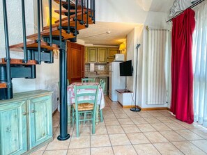 Kitchen / Dining Room - Drei-Zimmer-Dachgeschosswohnung 6 p.l. Villa Frejus by Interhome (Bardonecchia)
