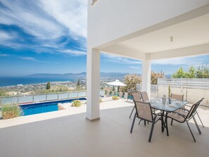 Outdoor dining - Villa mit Panoramablick auf das Meer von Latchi by Interhome (Polis Chrysochous)