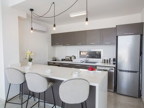 Fridge, microwave, oven, dishwasher - 3 Schlafzimmer Villa OL26 mit Pool in Protaras by Interhome (Protaras)