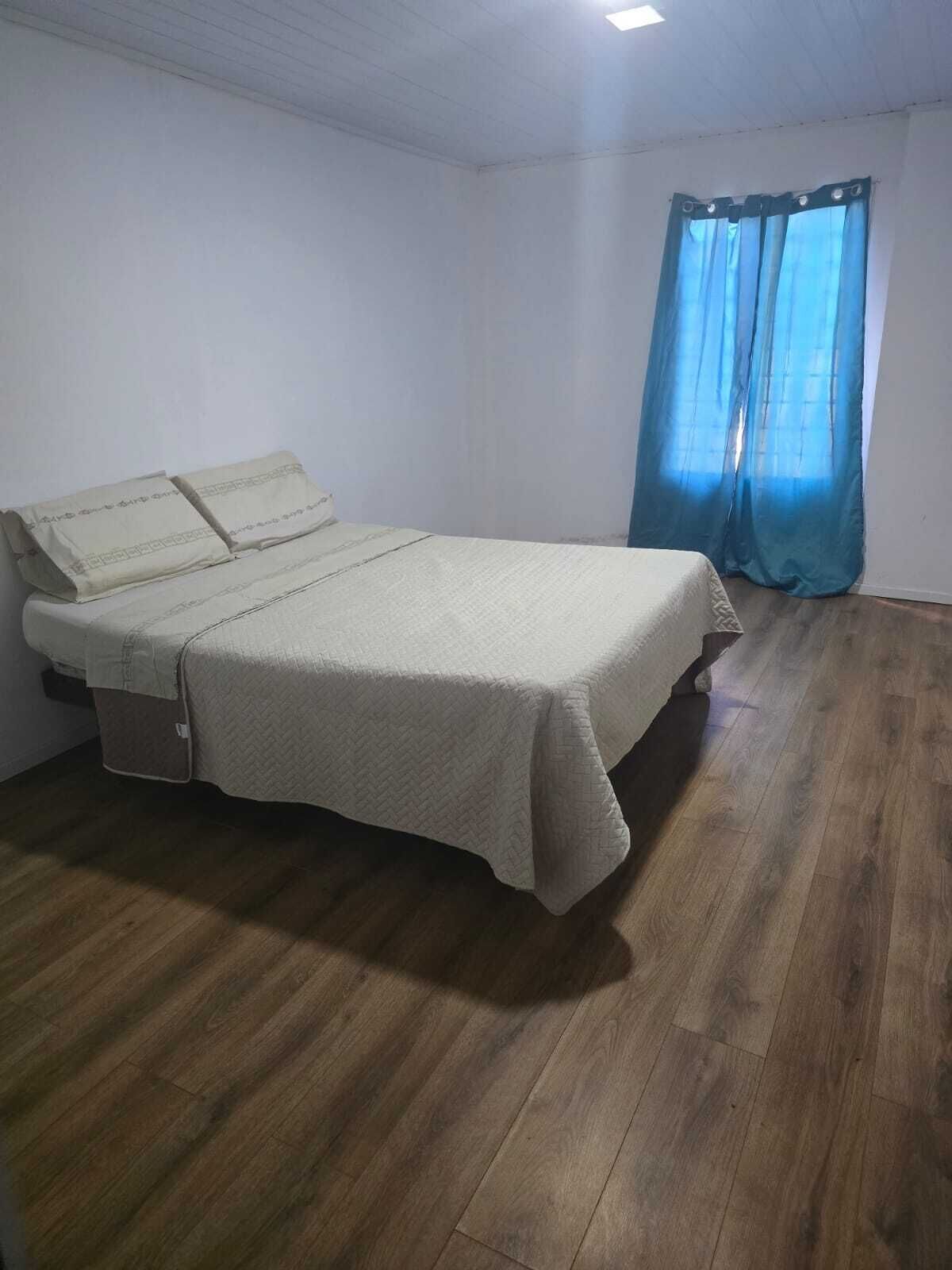 5 bedrooms, free WiFi, bed sheets