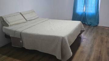 5 bedrooms, free WiFi, bed sheets