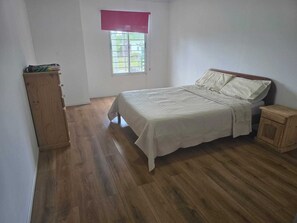 5 bedrooms, free WiFi, bed sheets