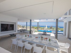 Outdoor dining - Ferienvilla "Chloe" mit Terrasse und Garten by Interhome (Protaras)