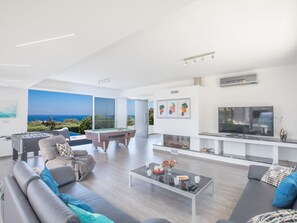 TV, fireplace, DVD player - Ferienvilla "Chloe" mit Terrasse und Garten by Interhome (Protaras)