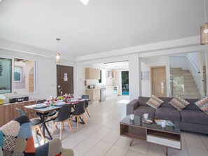 Interior - 3-Bett-Villa mit privatem Pool in einer bewachten Anlage by Interhome (Agios Georgios Pegeias)