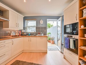 Fridge, microwave, oven, dishwasher - Schönes luxuriöses Stadthaus Lisburne Place by Interhome (Torquay)