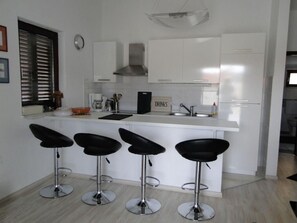 Fridge, oven, cookware/dishes/utensils - Apartment Ivano by Interhome (Primošten)
