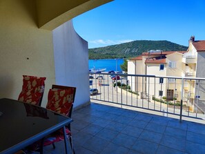 Outdoor dining - Apartment Ivano by Interhome (Primošten)