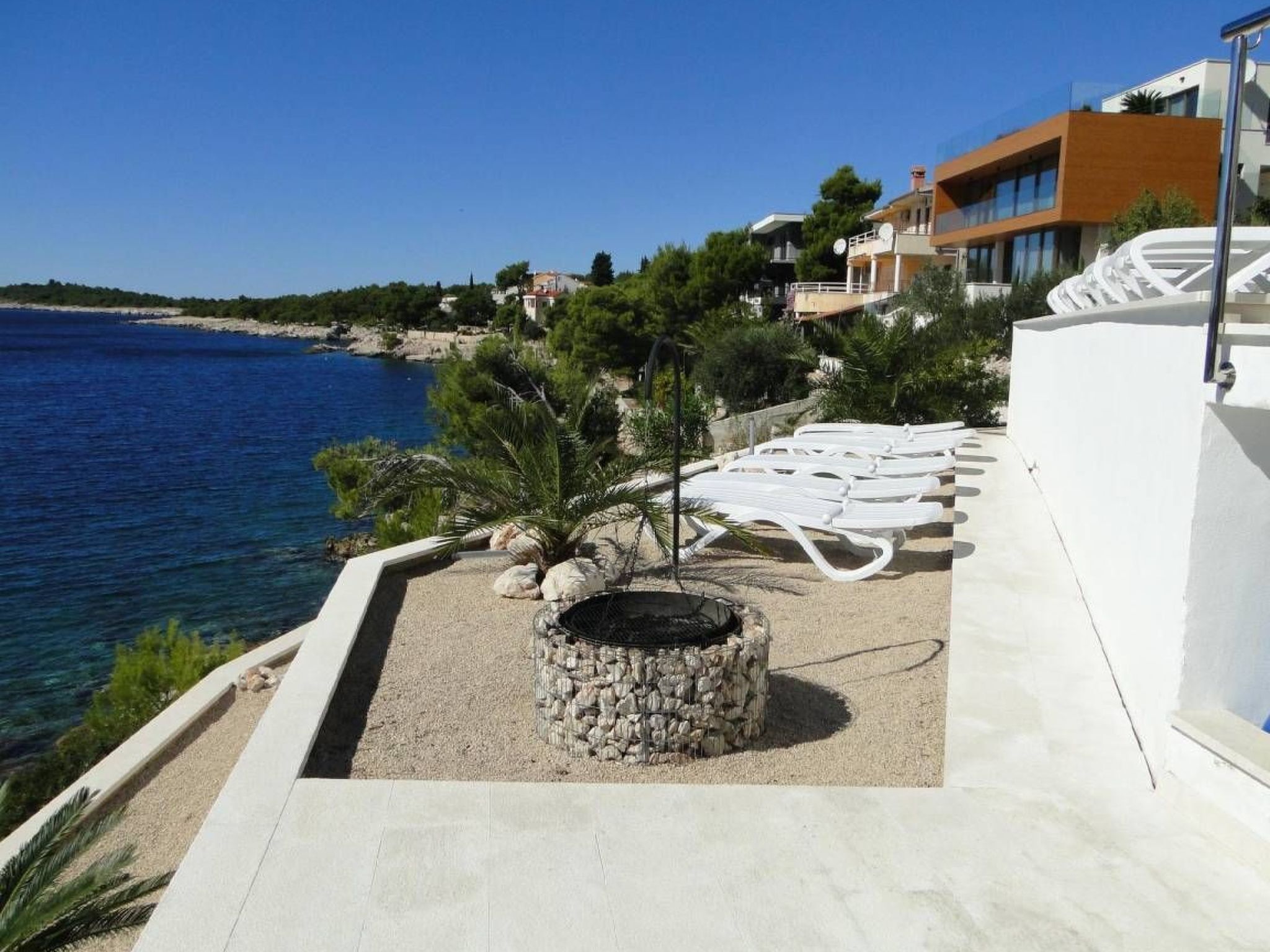 المنطقة المحيطة بالمنشأة