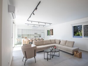 TV - Ferienvilla Kube für 12 Personen in Agia Napa by Interhome (Ayia Napa)
