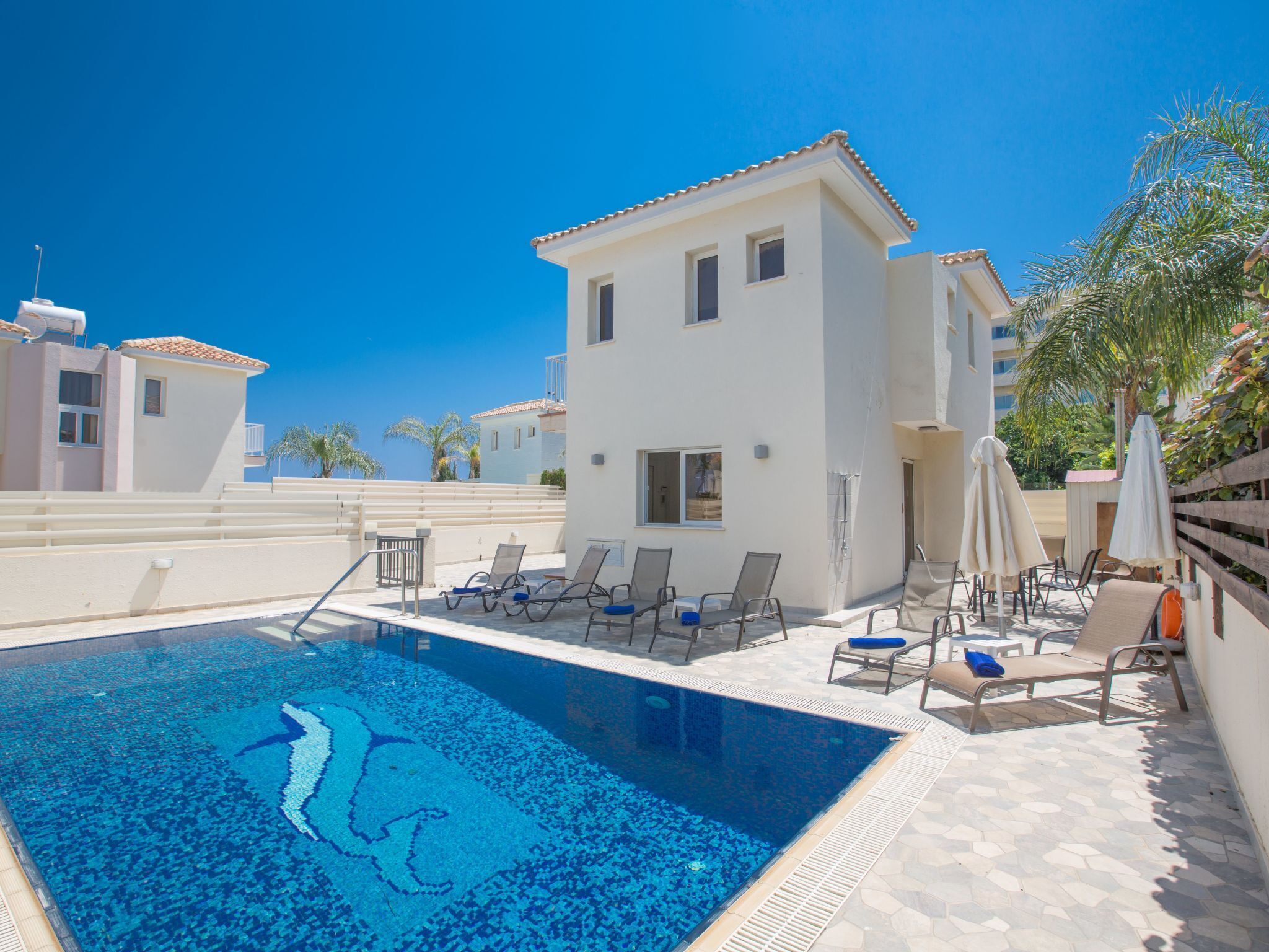 Een verwarmd zwembad