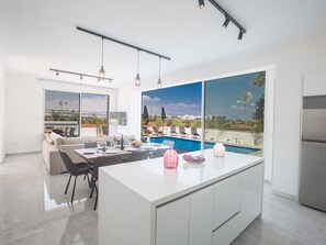 Dining - 4-Schlafzimmer-Villa mit Pool im Zentrum von Protaras by Interhome (Protaras)