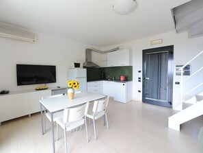 Interior - Zwei-Zimmer-Wohnung mit Seeblick by Interhome (Malcesine)