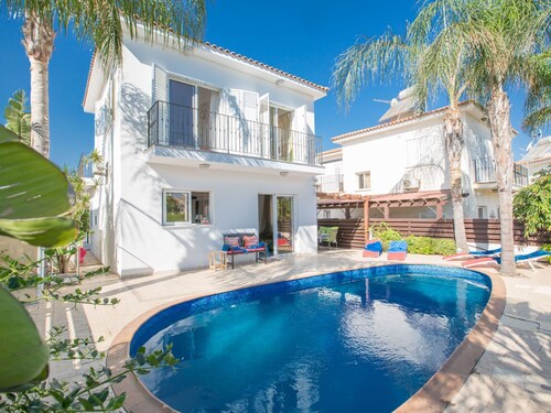 Charmante 3-Schlafzimmer-Villa DI12 mit privatem Pool by Interhome