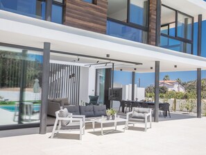 Outdoor dining - Geräumige Villa mit großem Garten und Pool by Interhome (Protaras)