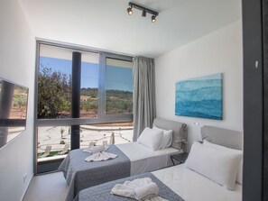 Internet - Geräumige Villa mit großem Garten und Pool by Interhome (Protaras)