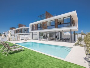 Pool - Geräumige Villa mit großem Garten und Pool by Interhome (Protaras)