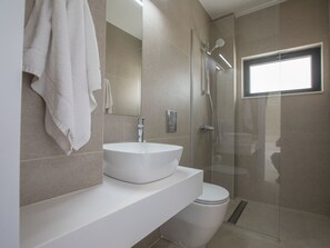 Towels - Geräumige Villa mit großem Garten und Pool by Interhome (Protaras)