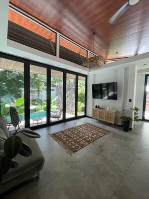 Smart TV - 400 m from Playa Negra, 3 bedrooms with air conditioning, swimming pool (Puerto Viejo de Talamanca)