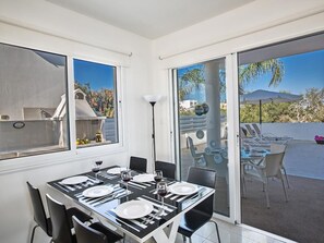 Outdoor dining - Schöne Ferienvilla Protaras 4 by Interhome (Agios Georgios Pegeias)